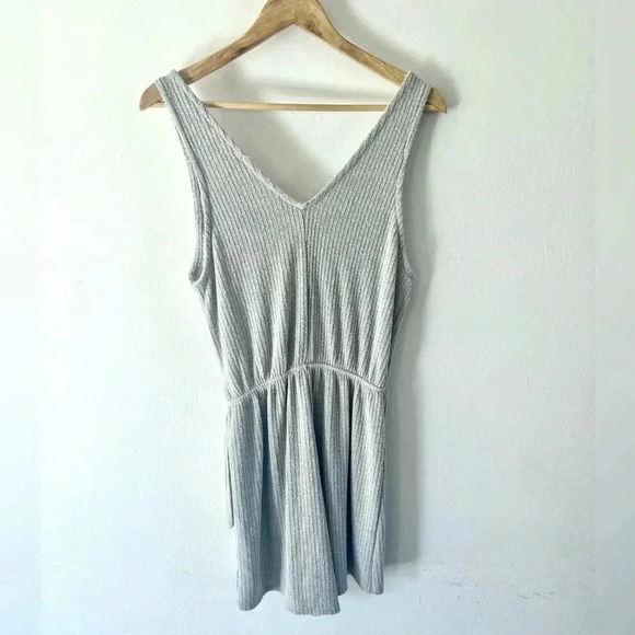 Heatherly Delia Faux Wrap Knit Gray Sleeveless Ribbed Comfy Romper Size Medium - Picture 7 of 10